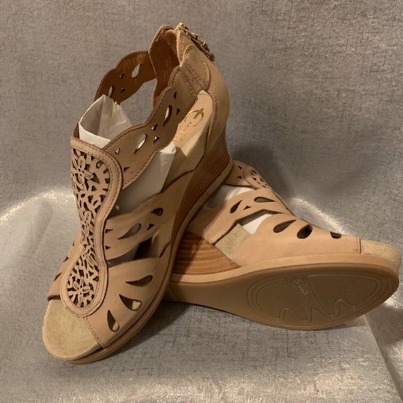*NEW* EARTHIE'S CAMPORA WEDGE SANDALS SZ 9 - Picture 2 of 5